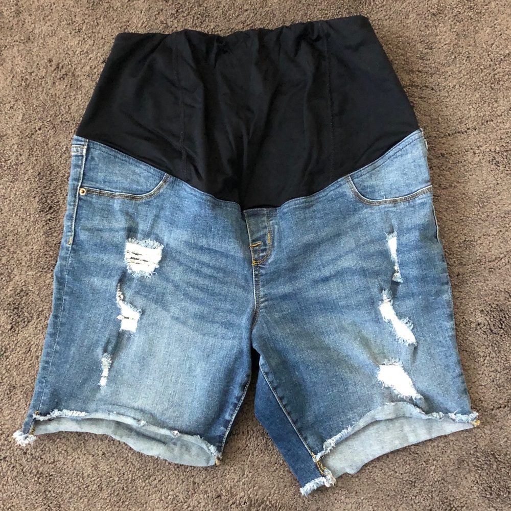 Woman’s maternity shorts